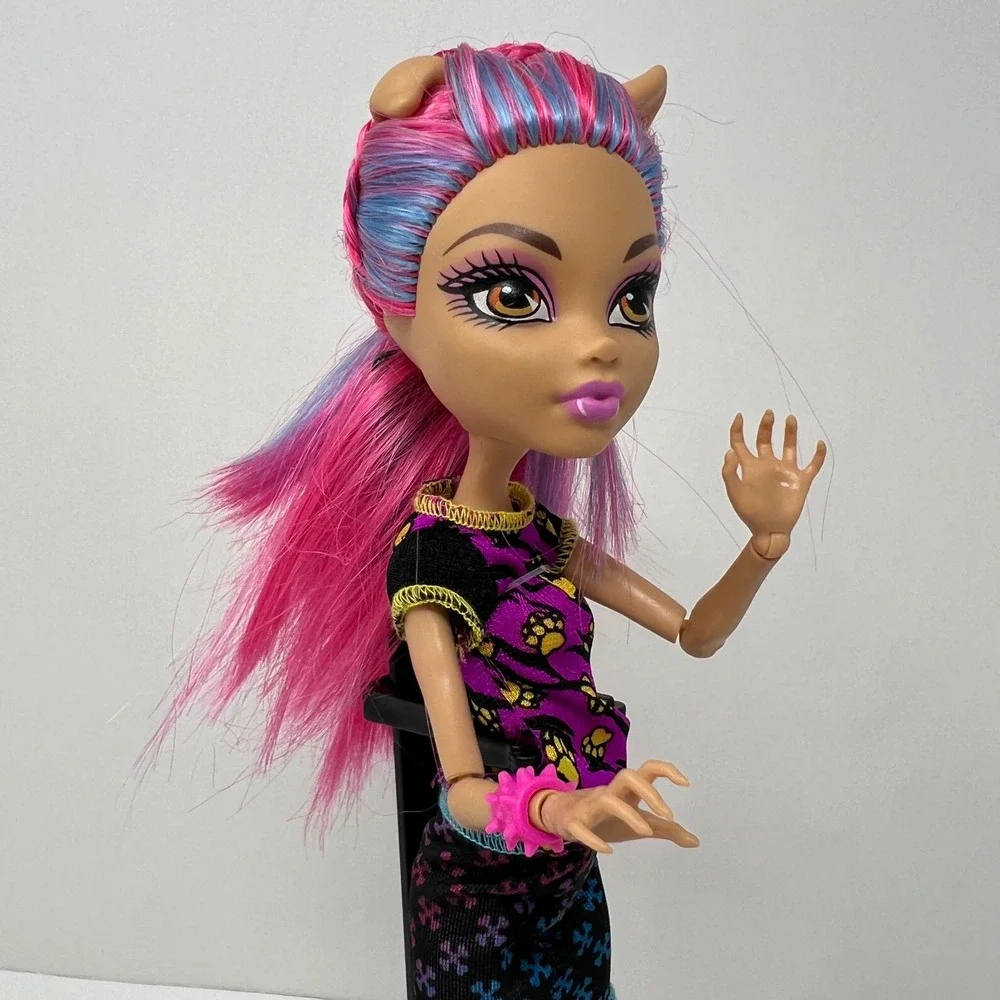 Mattel Monster High Howleen Wolf Creepateria Doll 10.5 Inch Pink Werewolf G1